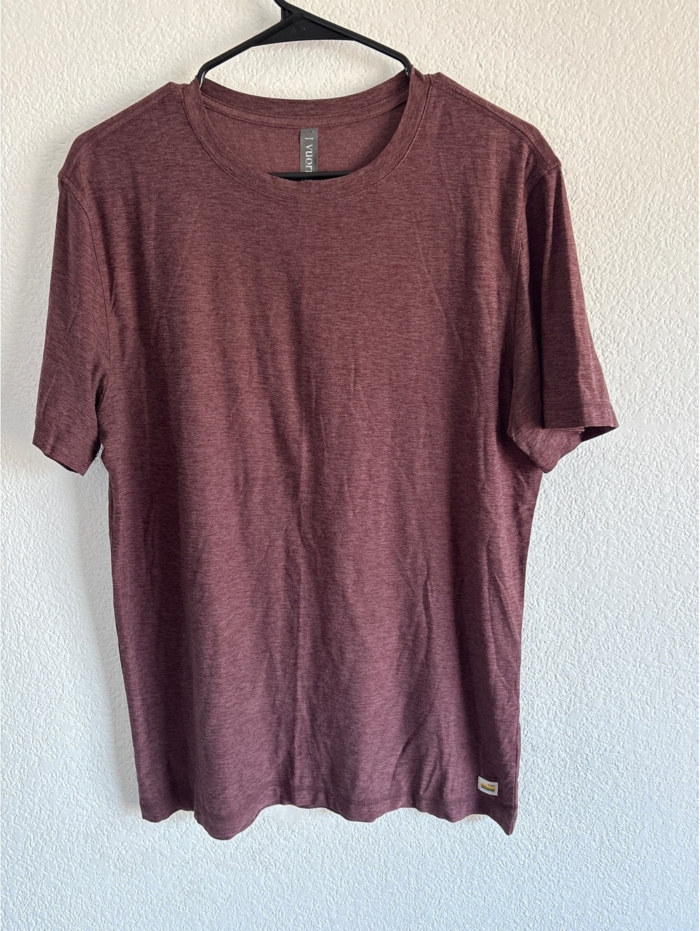 Vuori Men's Heather Burgundy T-Shirt, Size Large, Soft Cotton Blend